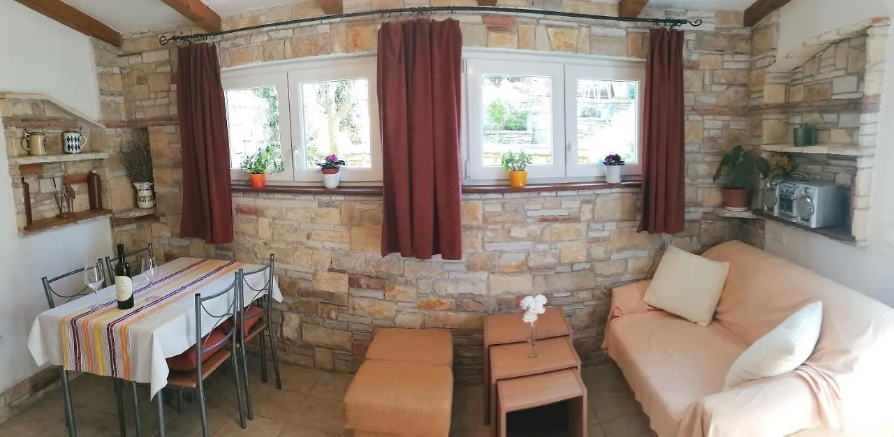 Nice Apartment Montepozzo With Private Garden Rovinj