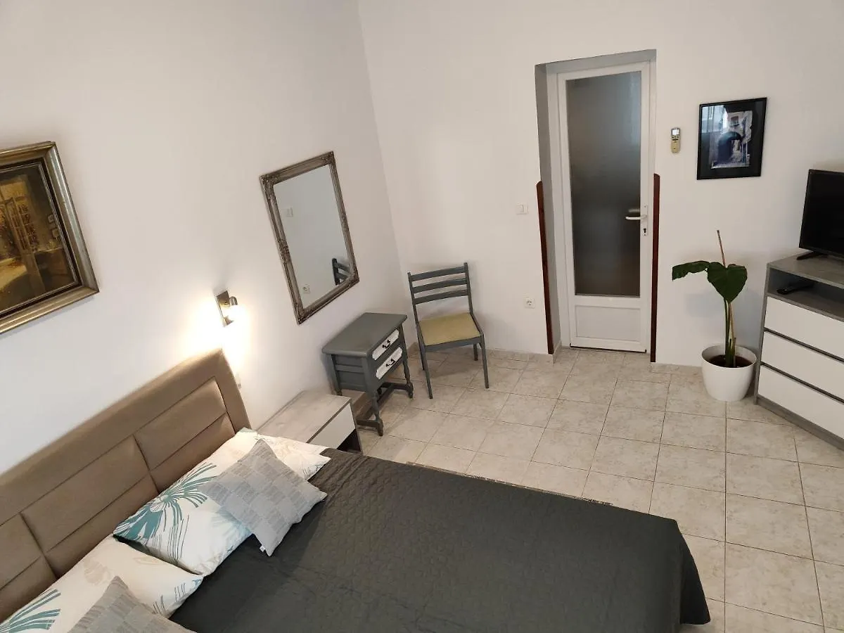 Nice Apartment Montepozzo With Private Garden Rovinj