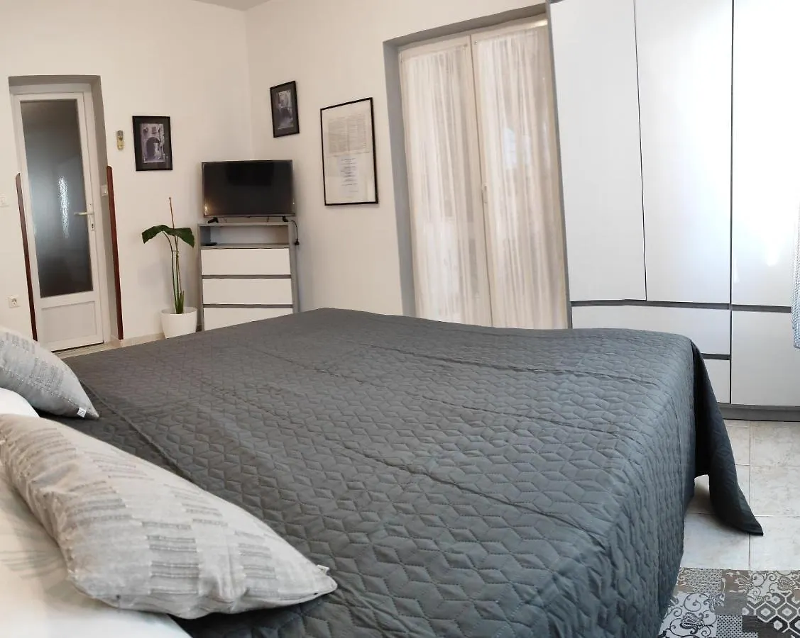 Nice Apartment Montepozzo With Private Garden Rovinj